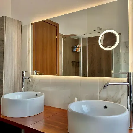 Luxury In Center Apartment *