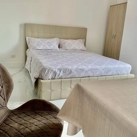 Luxury In Center Apartment